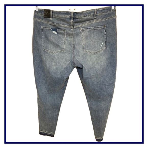 Lane Bryant Size 26R Mid Rise Denim Jeans - Picture 3 of 16